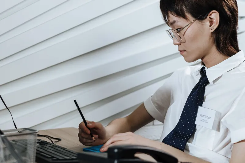 Clocking In With a Chronic Condition: How to Manage Acyclovir Treatment Discreetly at Work